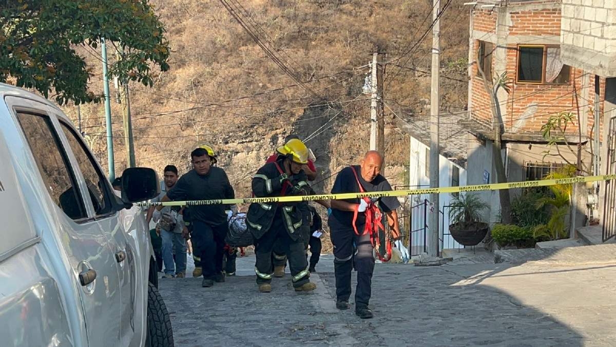 Murió al caer a una barranca con todo y auto