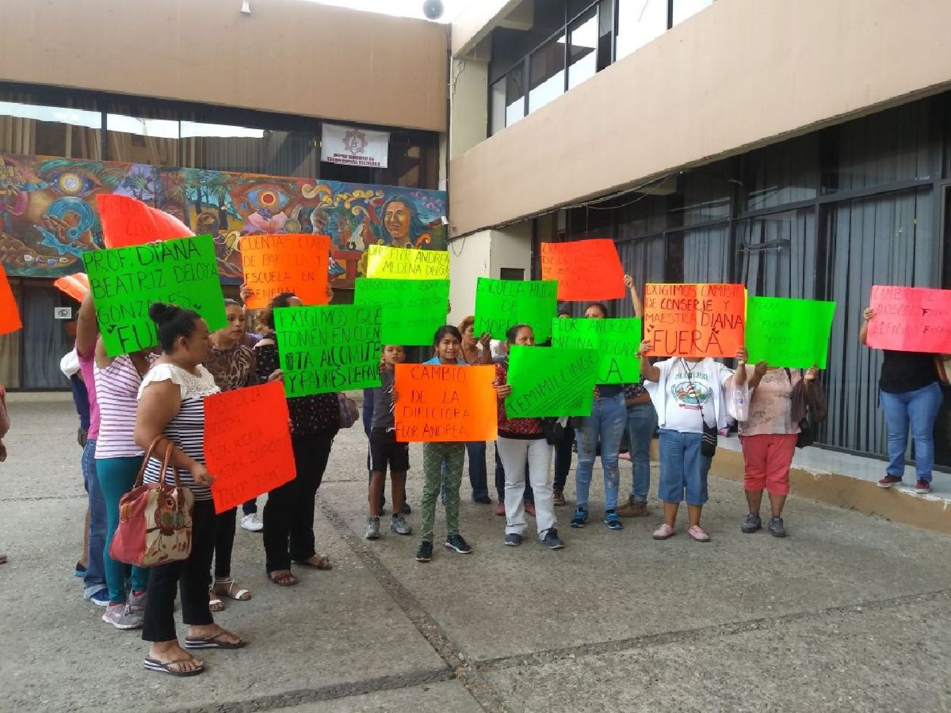 Demandan la destitución de directora de escuela en Temimilcingo