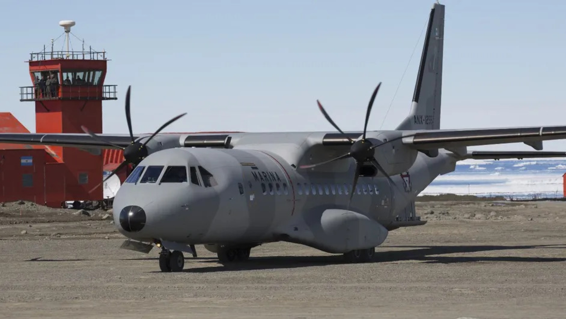 Semar repatria cuerpos de mexicanos fallecidos en accidente de avión en Texas