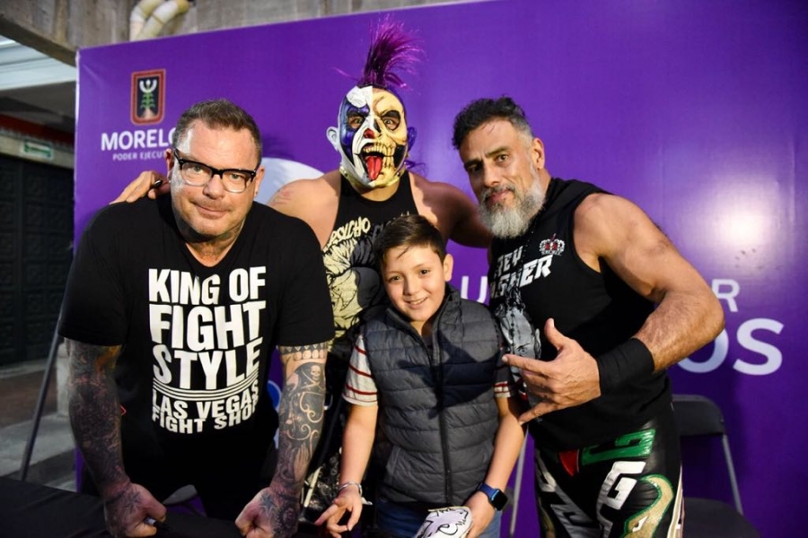 Reúne función de lucha libre a más de siete mil personas