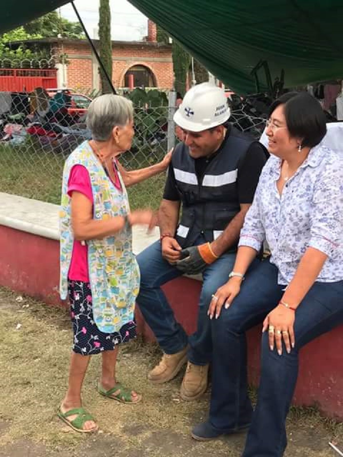 Agustín Alonso Gutiérrez inicia la construcción de casas provisionales para damnificados por sismo