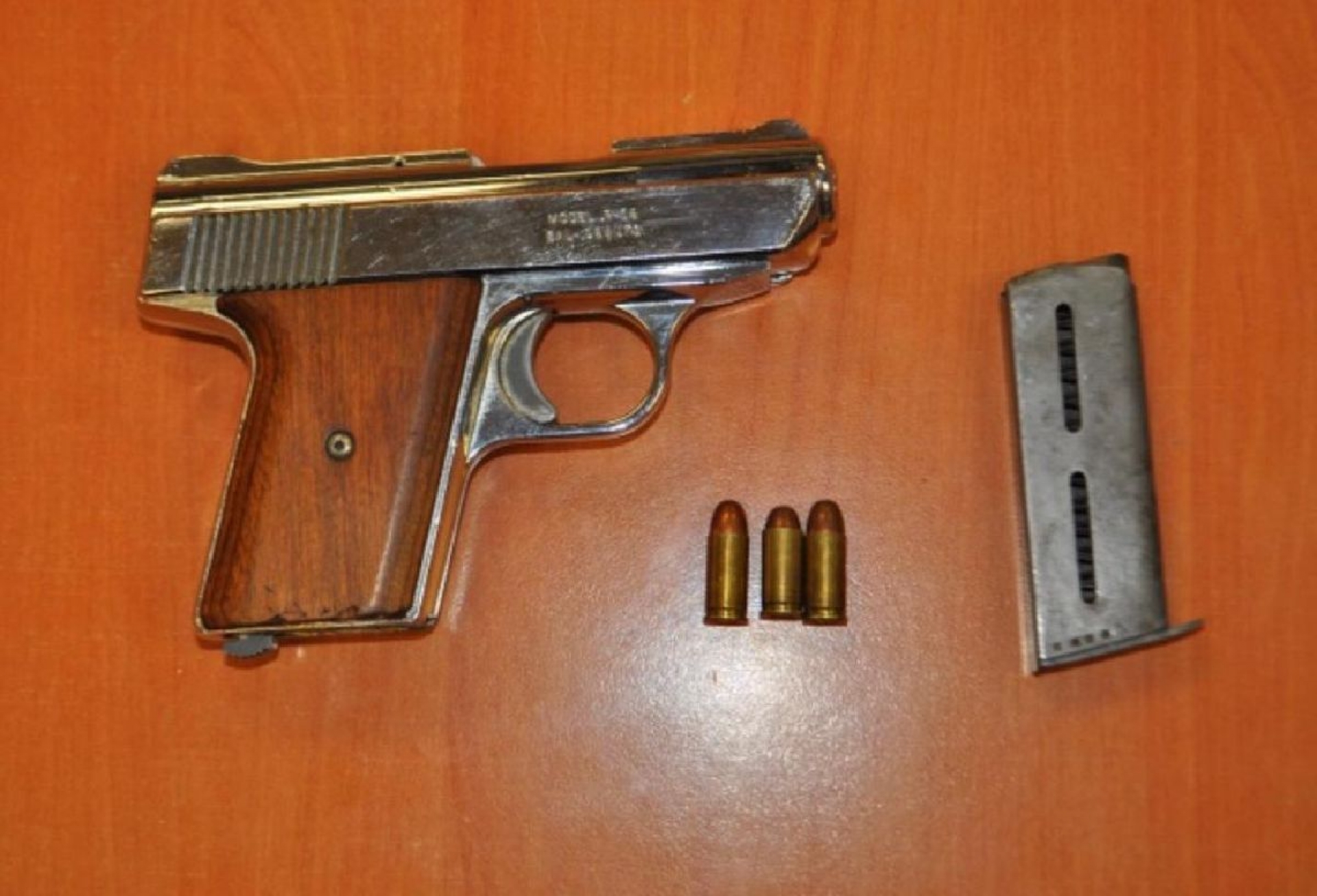 Joven ebrio amenazó a transeúntes con una pistola