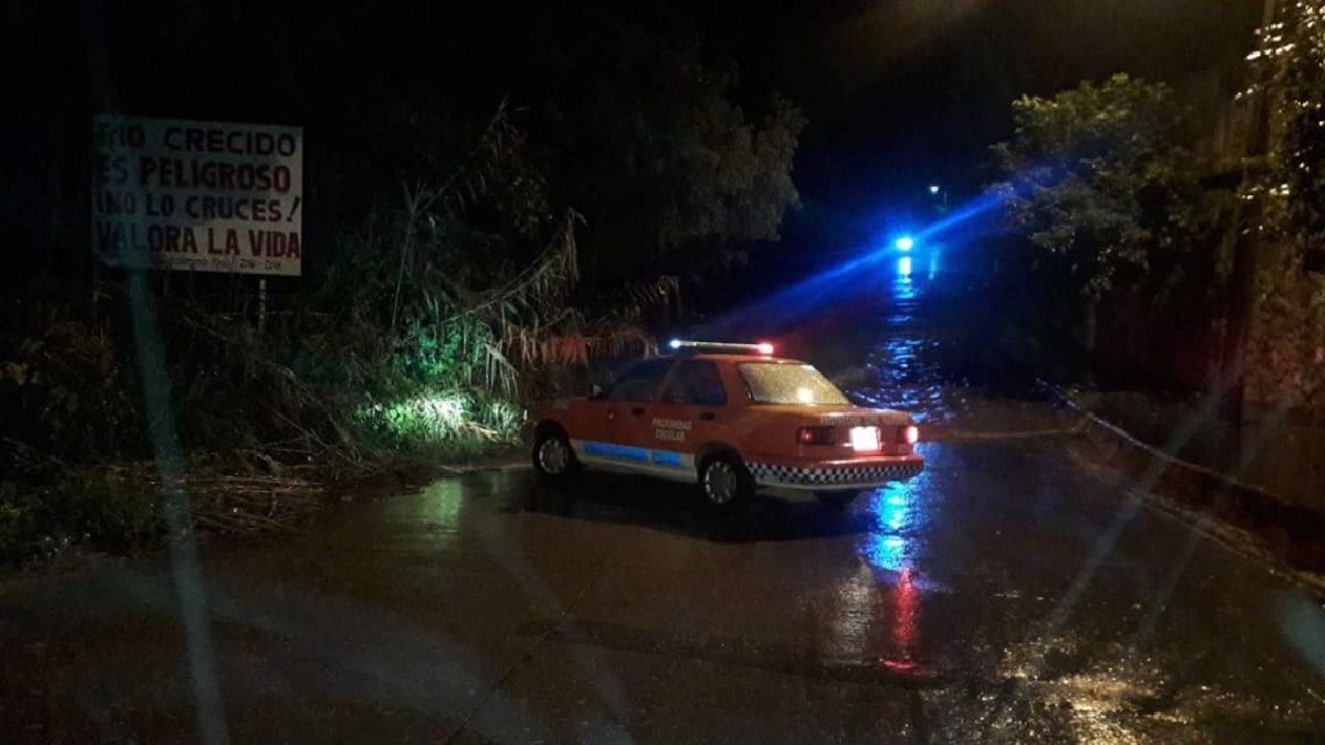 Una vez más el vado de Oacalco resultó inundado