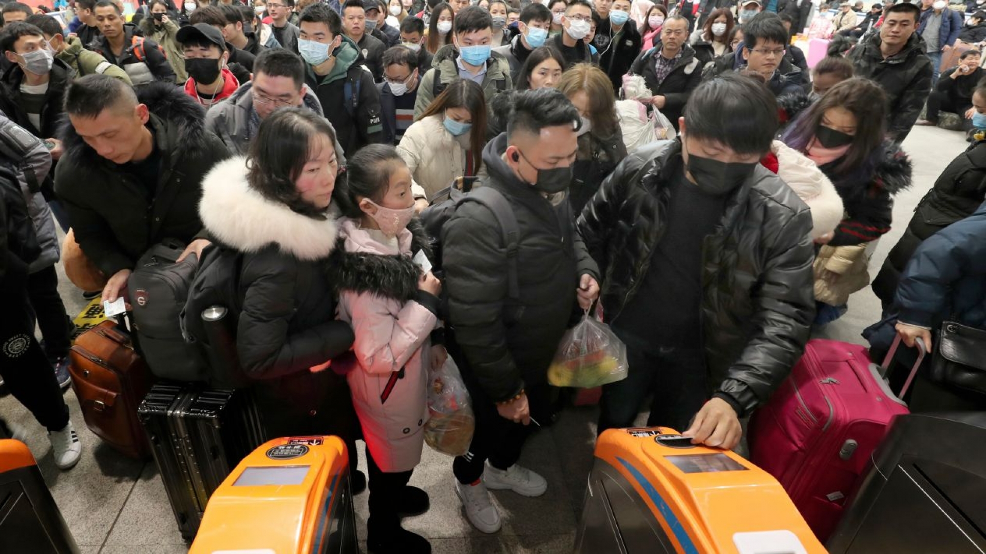 China aísla dos ciudades más debido al coronavirus