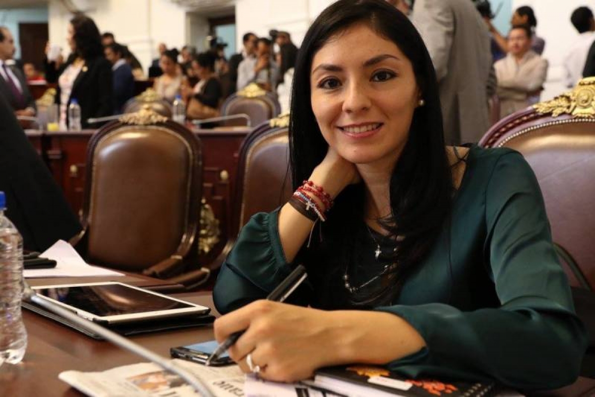 'Acá bañándome', diputada panista sube foto al Face