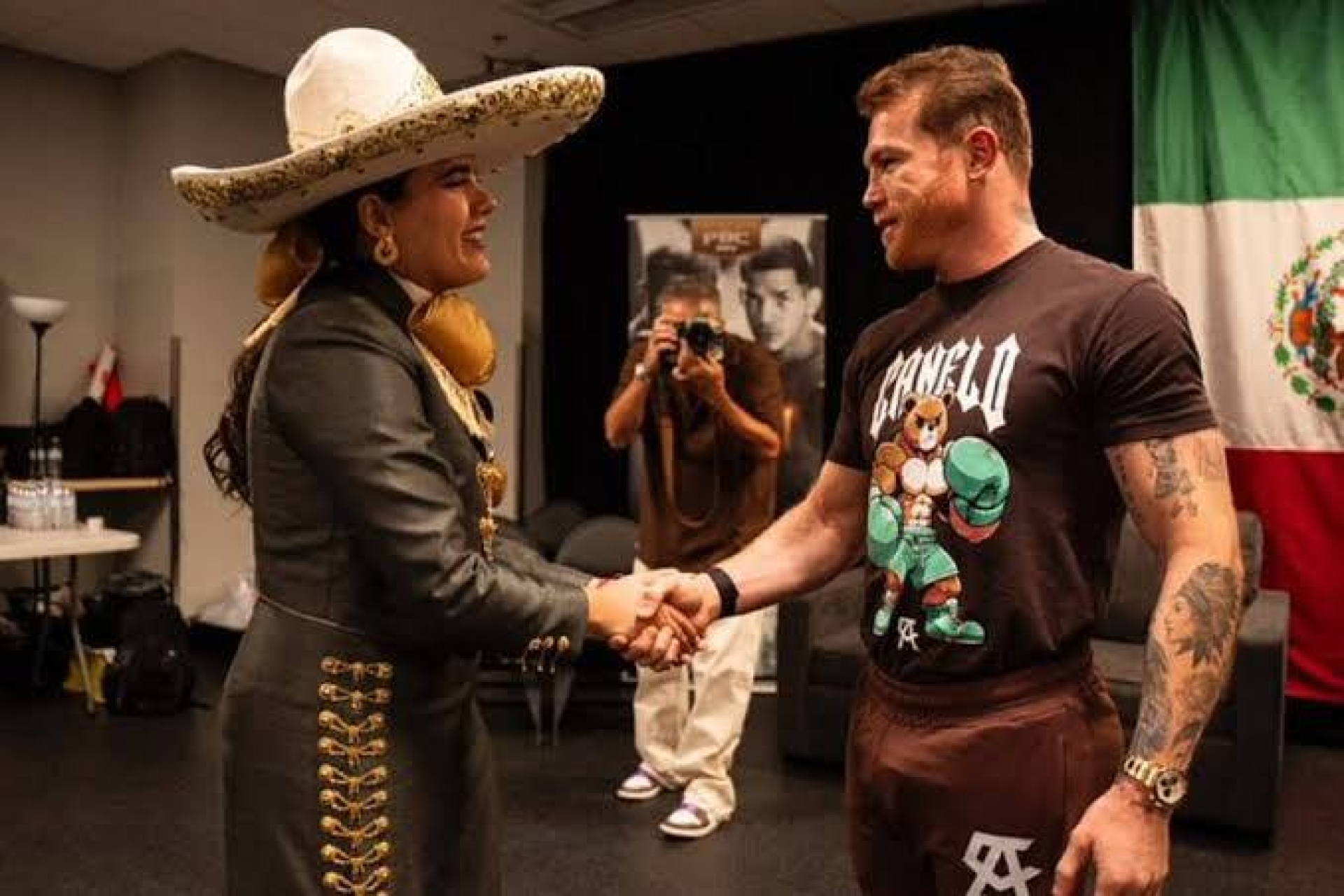 Camila Fernández reaparece tras error en el Himno Nacional durante la pelea de 'Canelo' Álvarez