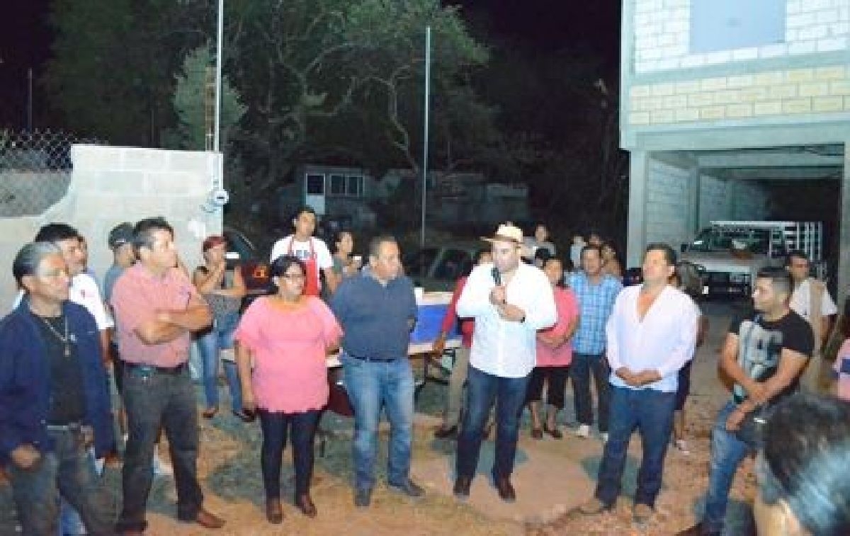 Vecinos de la avenida Solidaridad de Yautepec ya cuentan con servicio de luz