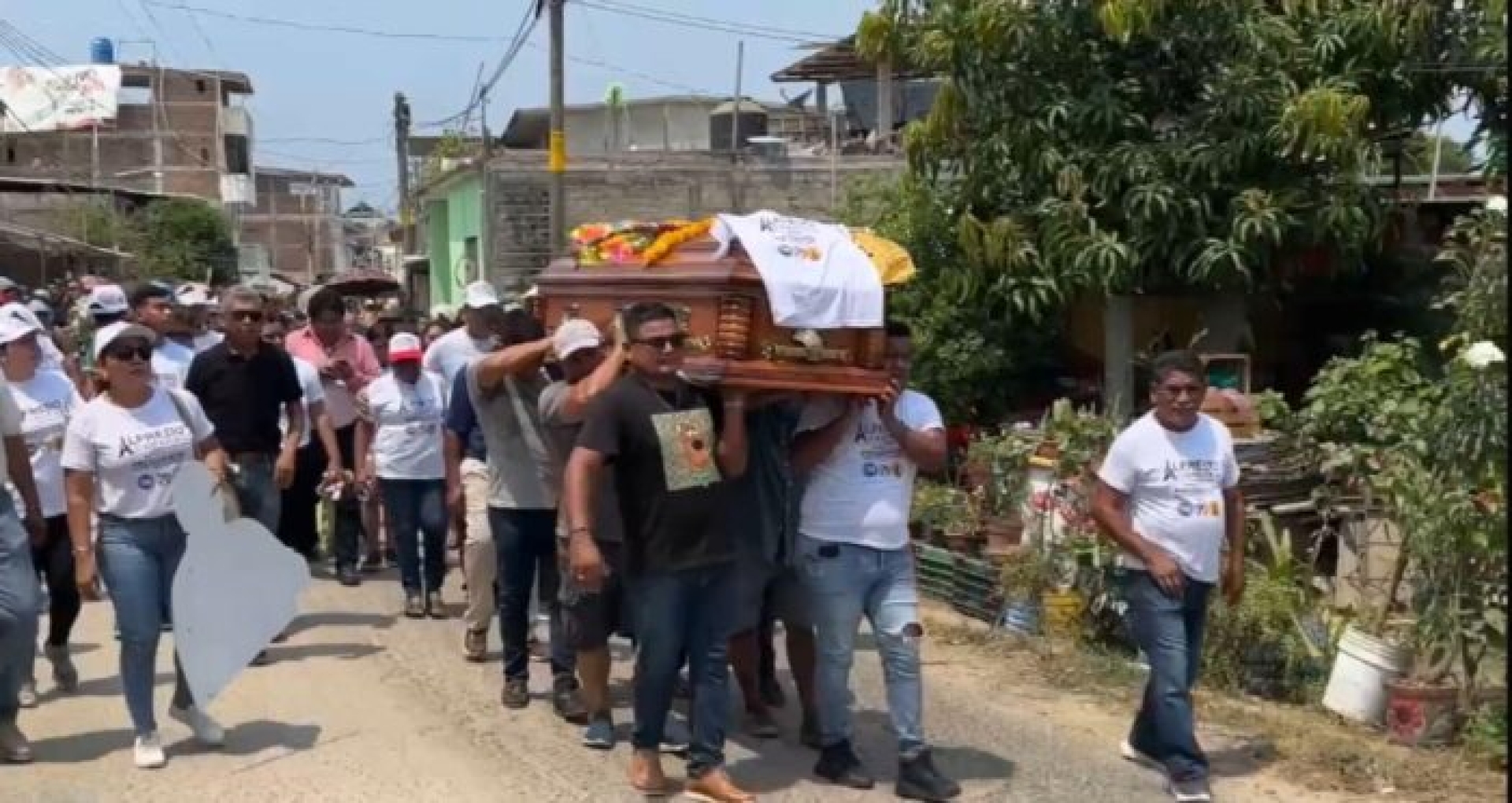 Despiden a Alfredo Cabrera en Coyuca Benítez tras trágico asesinato