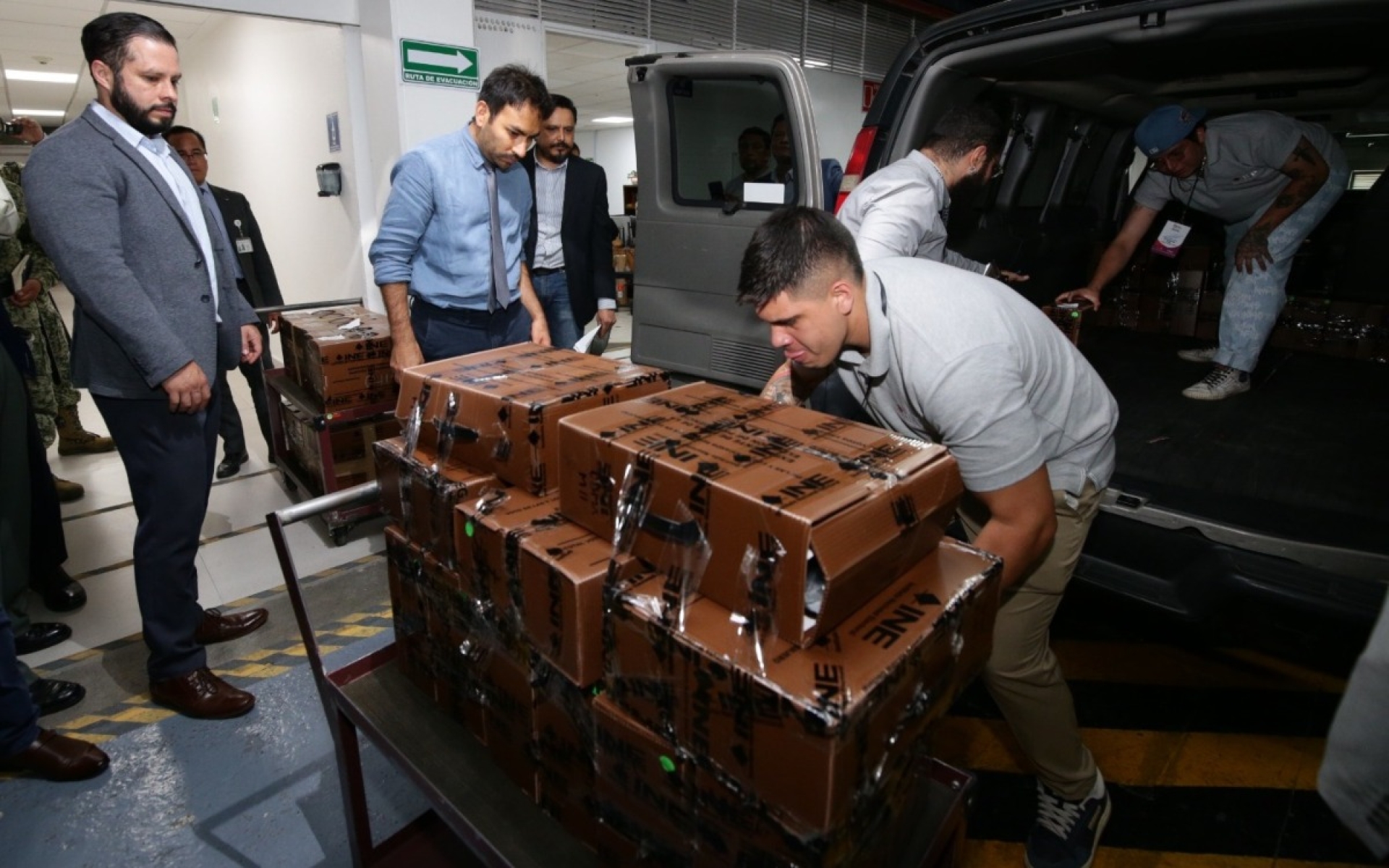 Tribunal Electoral recibe votos de mexicanos en el extranjero