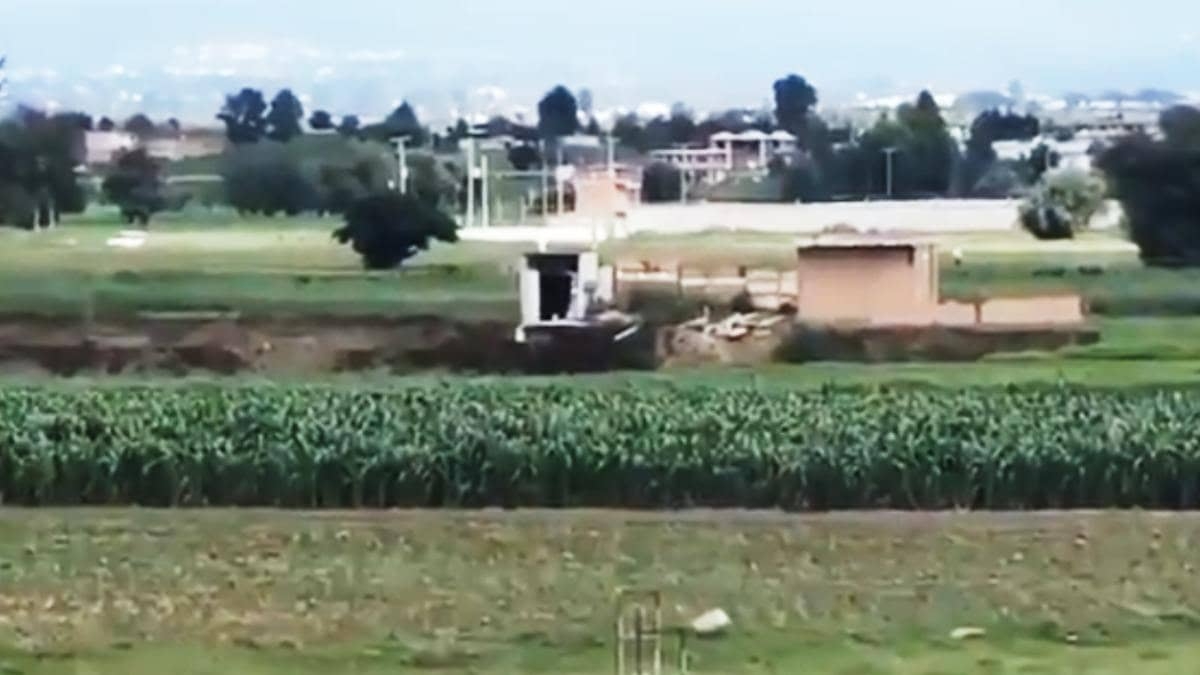 Cae casa que estaba junto al socavón en Puebla
