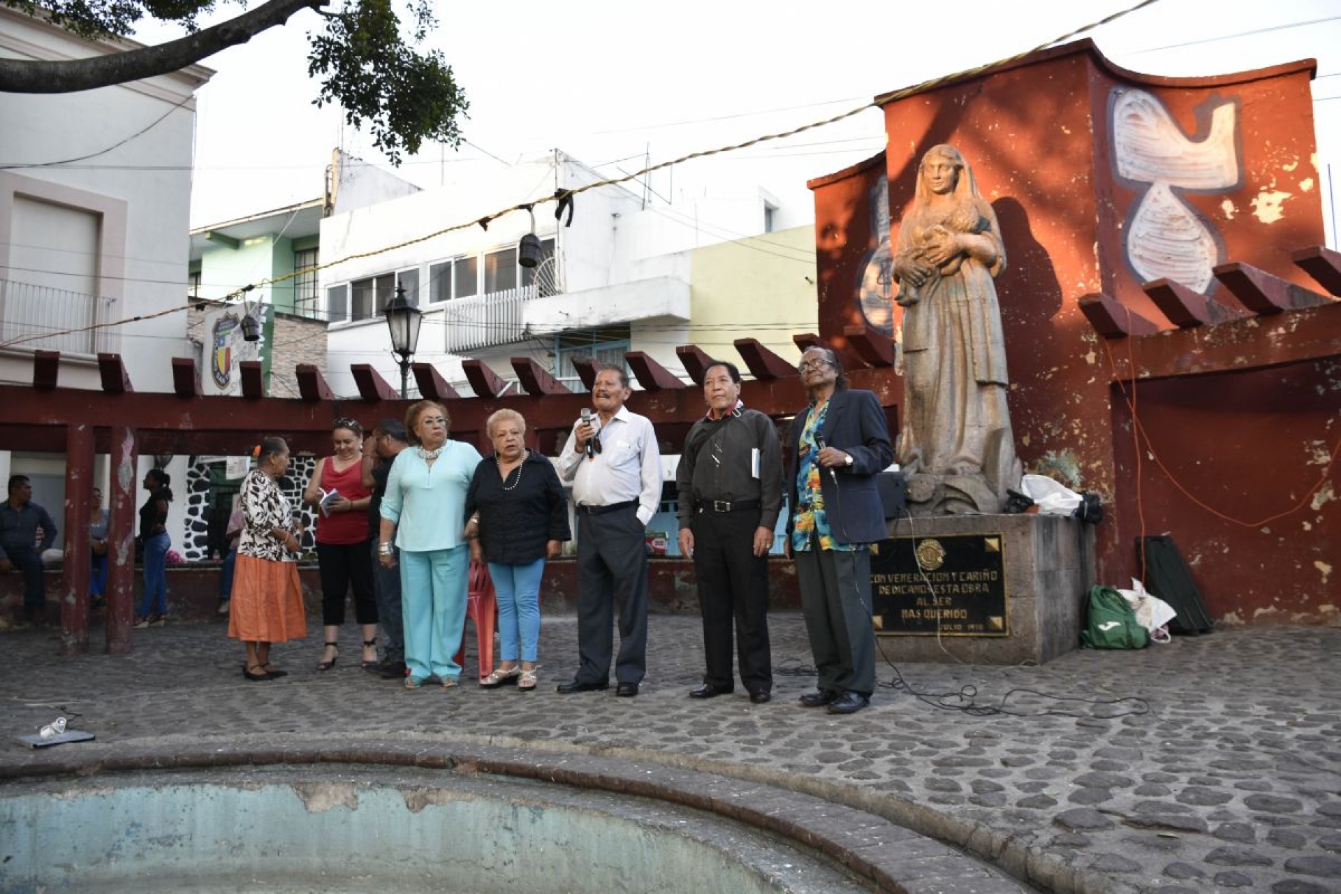 Presenta Efraín Guzmán Jiménez el libro La Hora del Pueblo