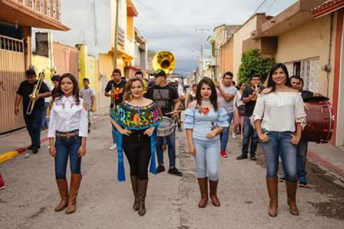Gran participación tuvo la mojiganga del Ayuntamiento de Axochiapan