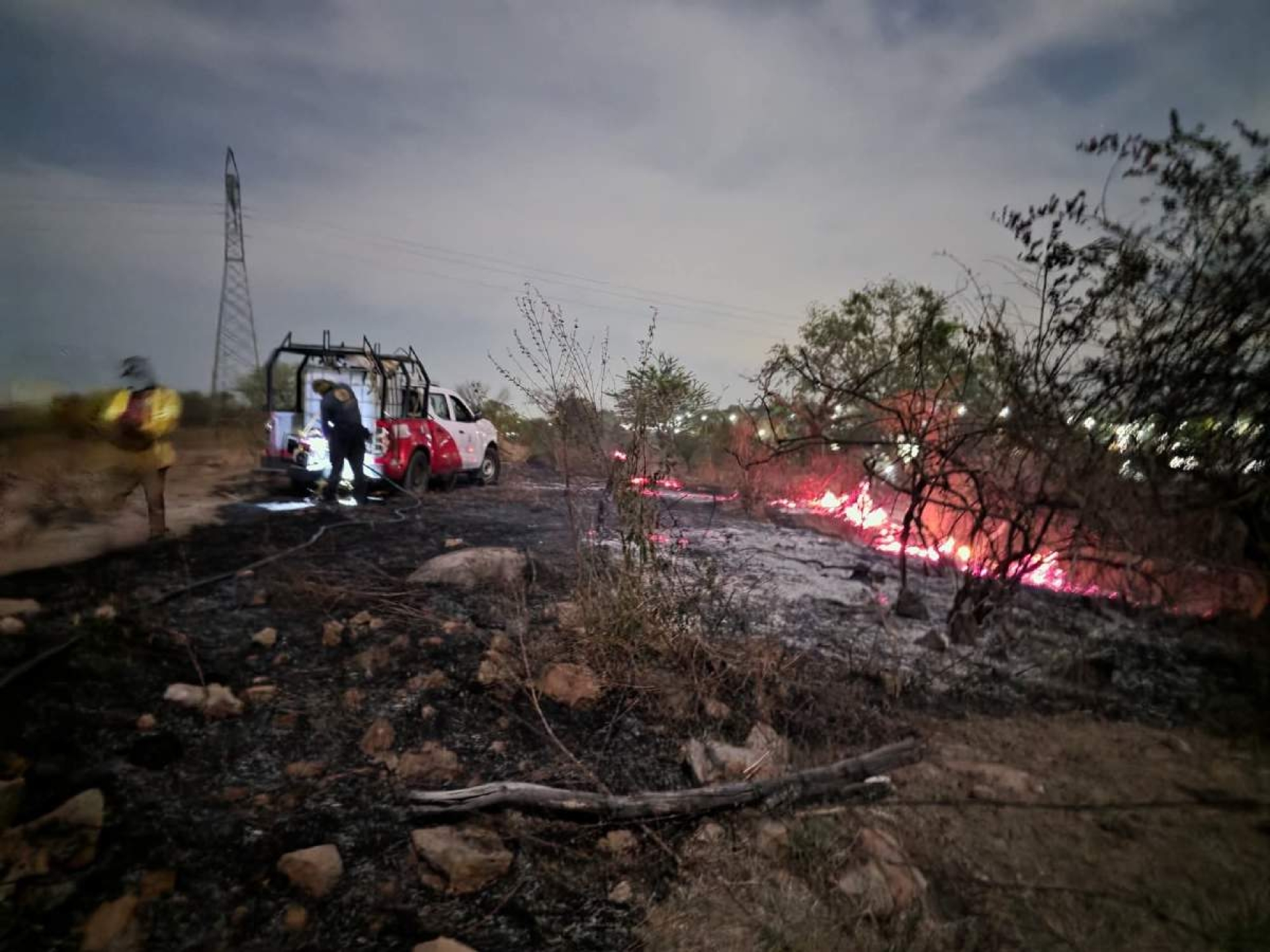 Aumentan incendios de pastizales en Amacuzac