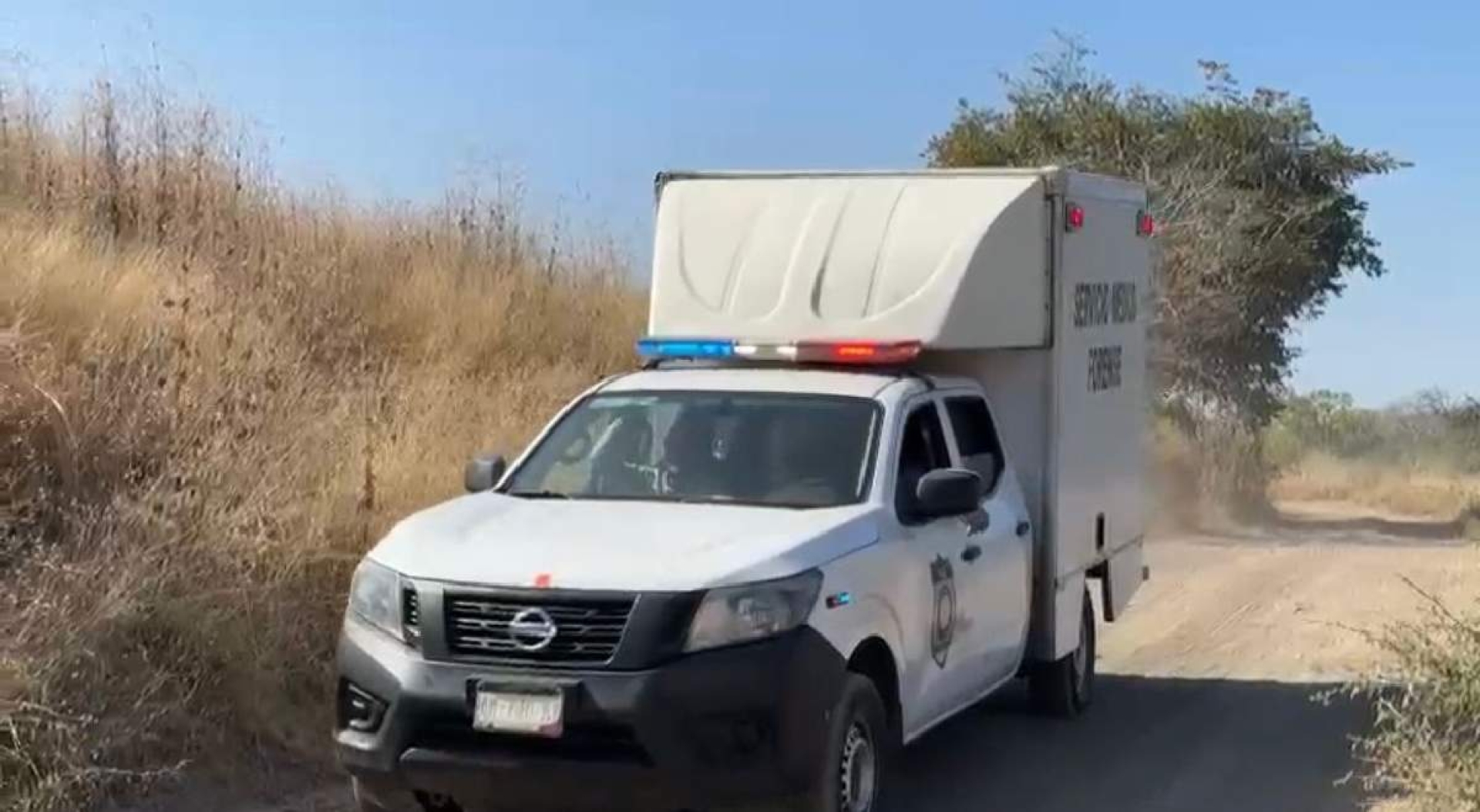 Fallecen dos personas al caer a una barranca