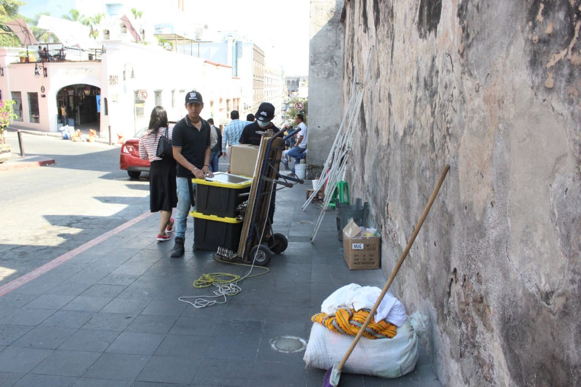 Buscan espacio para vendedores de la calle Hidalgo