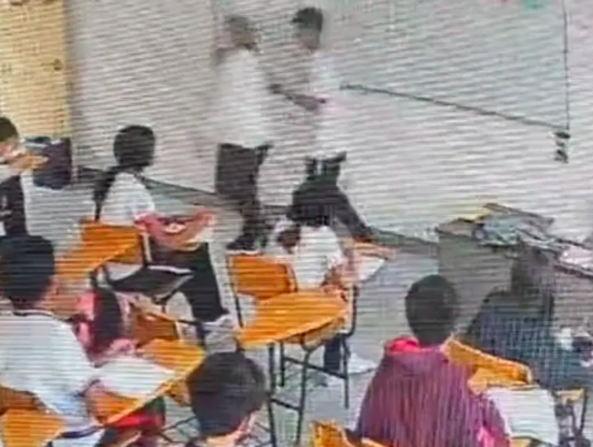 Estudiante apuñaló a profesora tras discriminación: 'Aparte de feo, pobre'