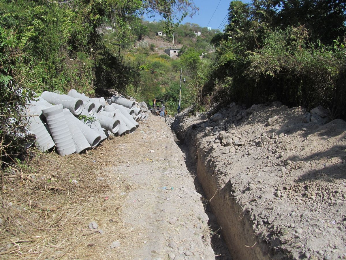 Vecinos de Xoxocotla temen que nuevo drenaje contamine el río Apatlaco