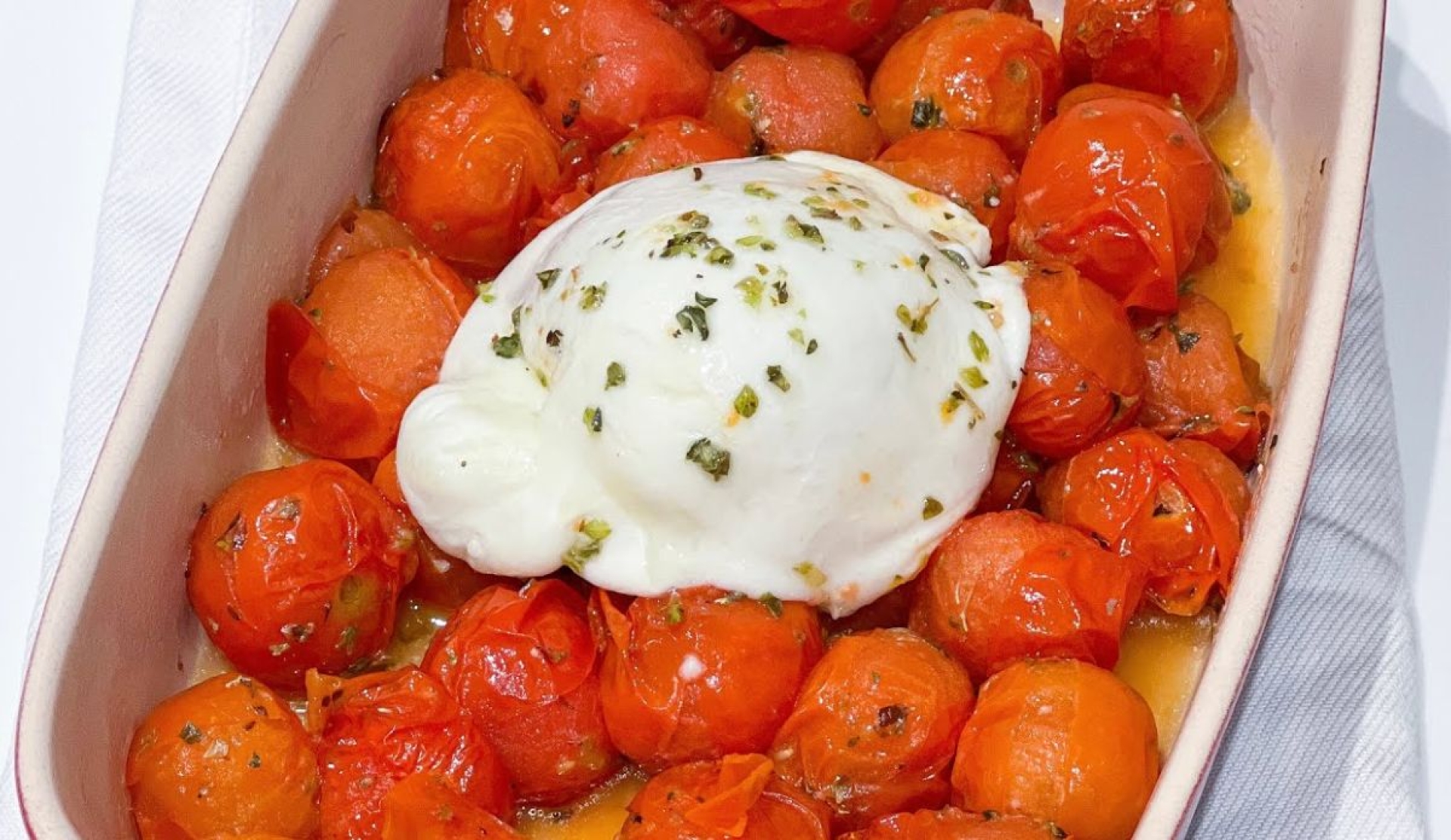 Aperitivo de queso y tomates en freidora, ideal para lucirte en la cena de año nuevo