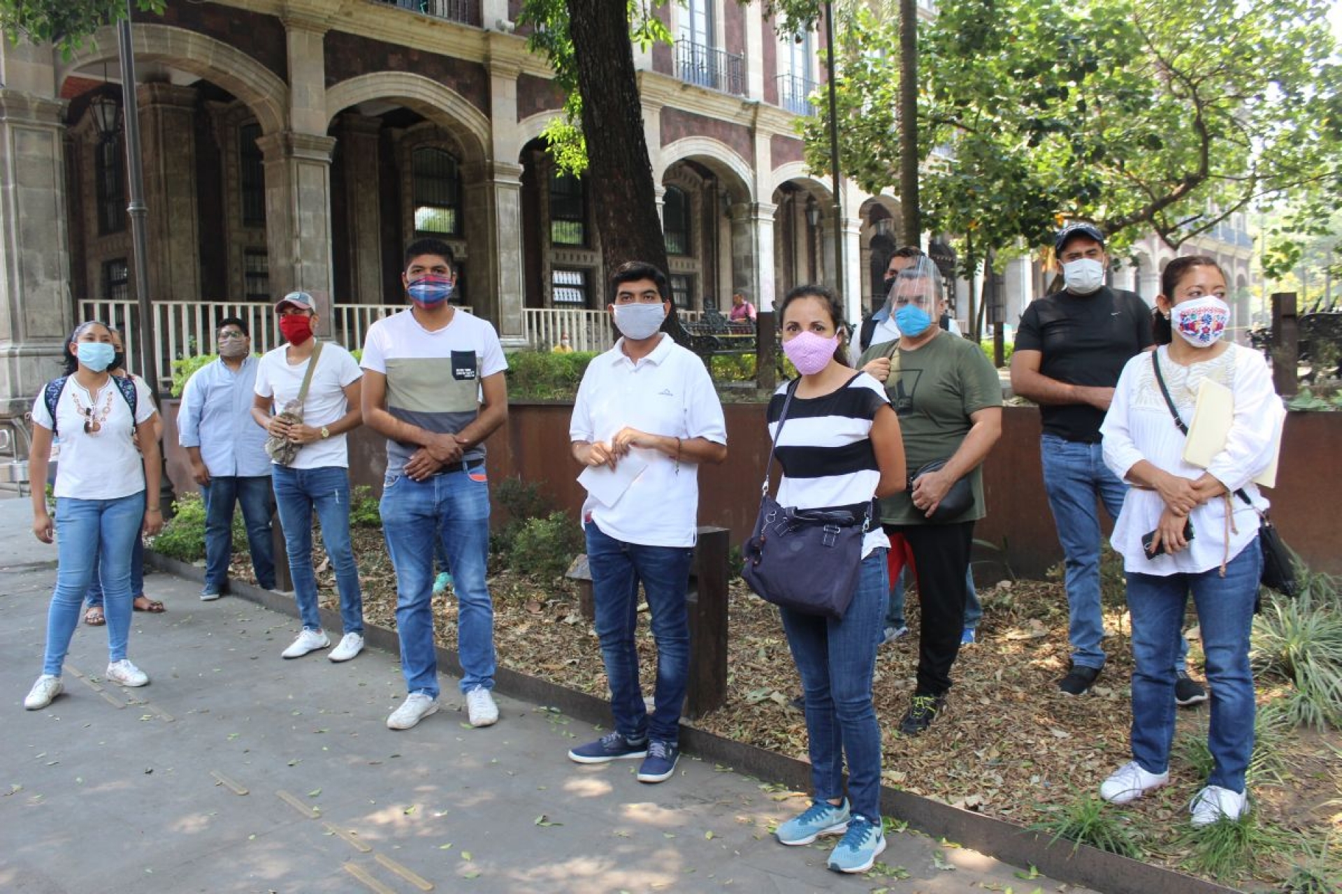 Profesores amenazan con cerrar calles el lunes