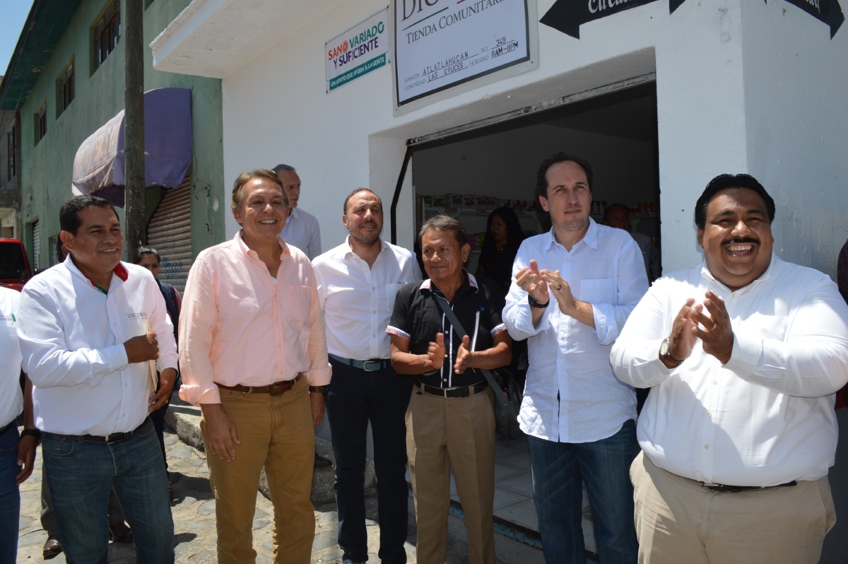 Inaugura Raúl Tadeo Nava y el director general de Diconsa dos tiendas en Cuautla