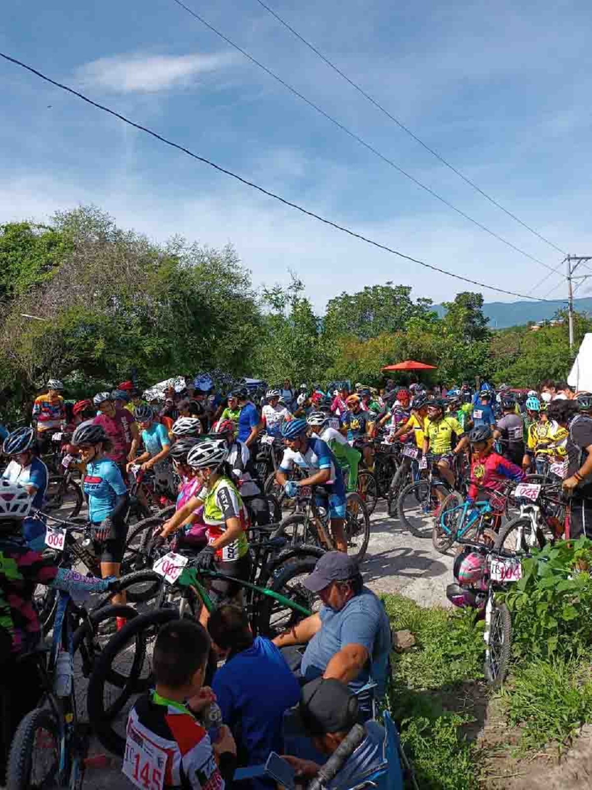 Participan 163 ciclistas en carrera celebrada en Puente de Ixtla