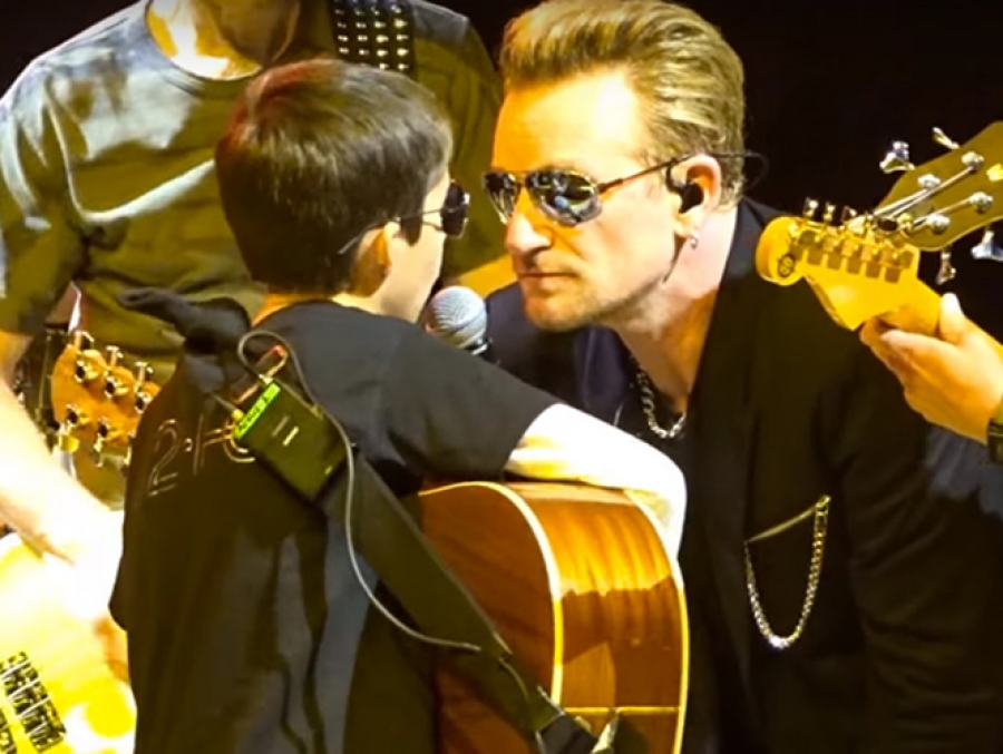 El niño mexicano que canta con U2 por el mundo