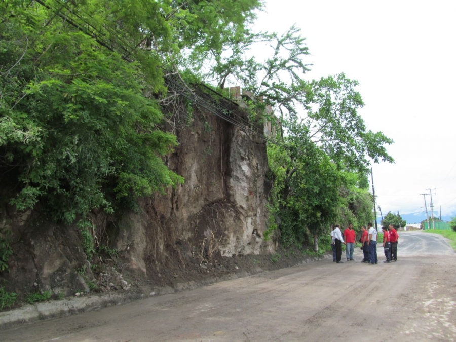 Revisarán condiciones de talud en Tequesquitengo, tras deslave