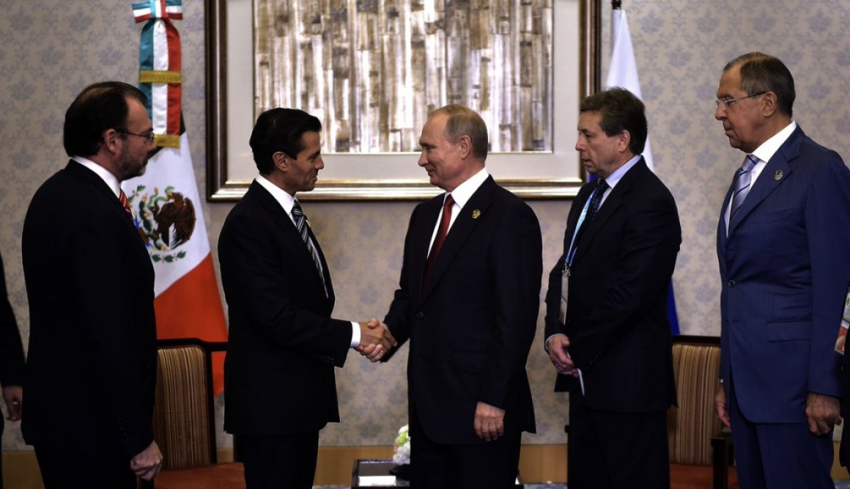 Peña Nieto y Vladimir Putin reconocen oportunidad para elevar inversiones