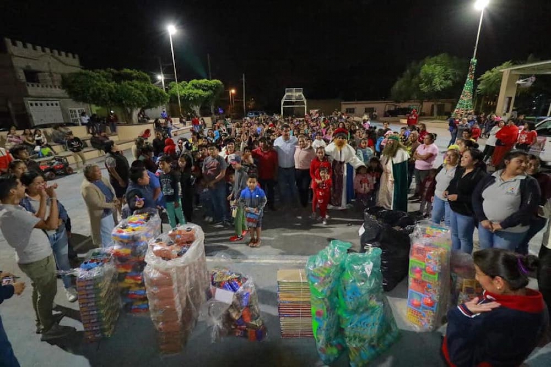 Entrega alcalde de Yecapixtla juguetes a niños del municipio