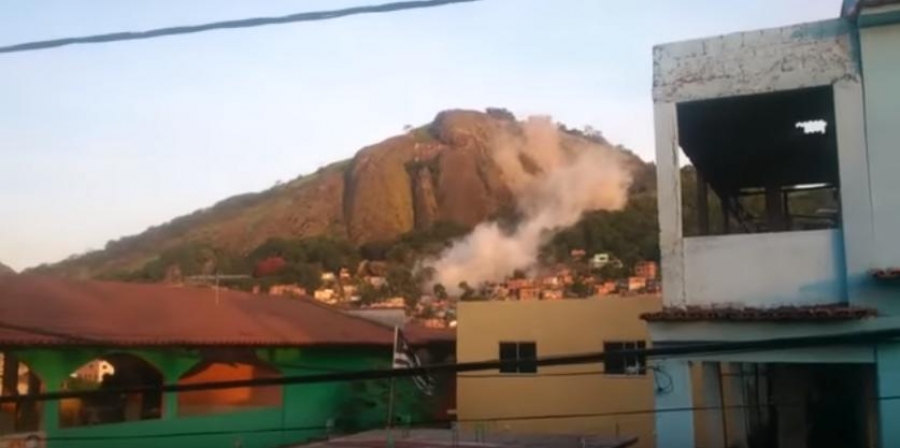 Piedra gigante rueda sobre casas en Brasil