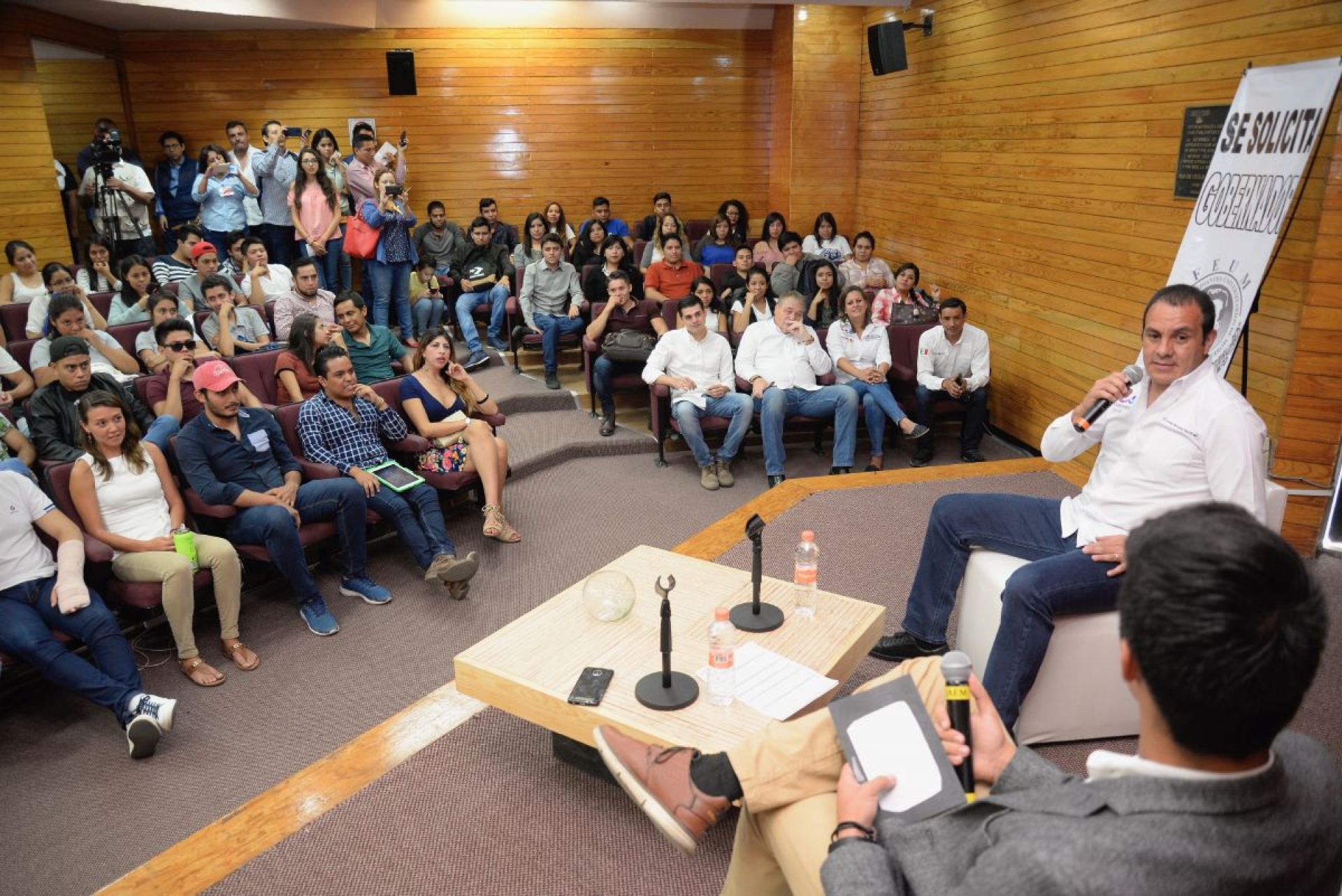 Cuauhtémoc Blanco se compromete a gestionar recursos para la UAEM