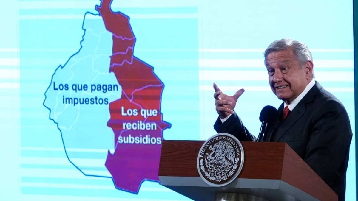 "Todos pagamos impuestos, hasta la gente más humilde": AMLO al mostrar meme del mapa de CDMX