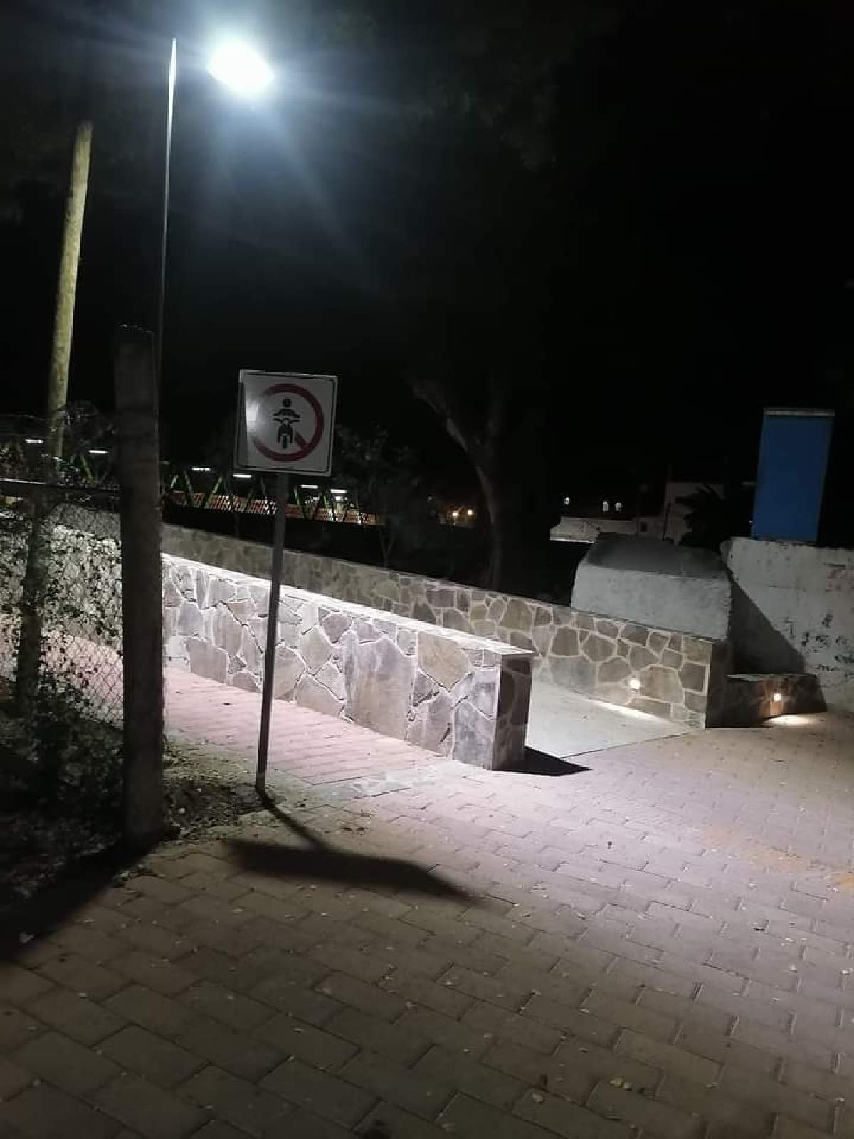 Sancionarán a motociclistas que usen puente peatonal