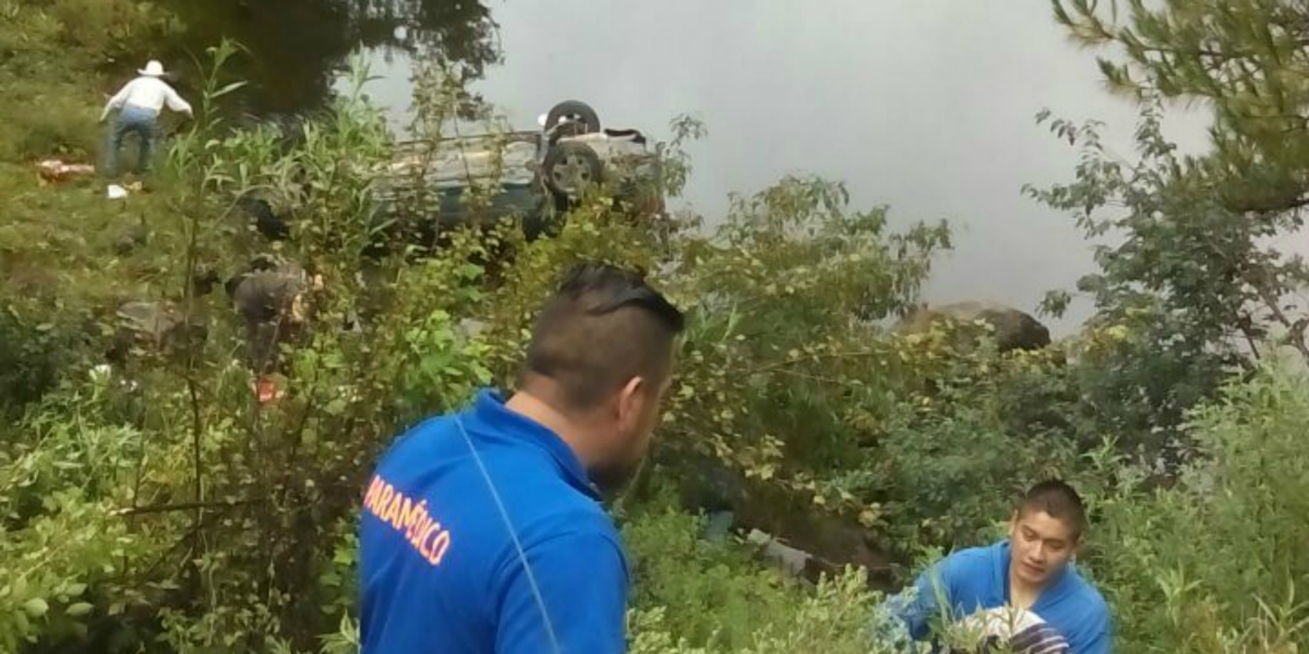 Vuelca un automóvil en las Lagunas de Zempoala; tres personas resultaron lesionadas