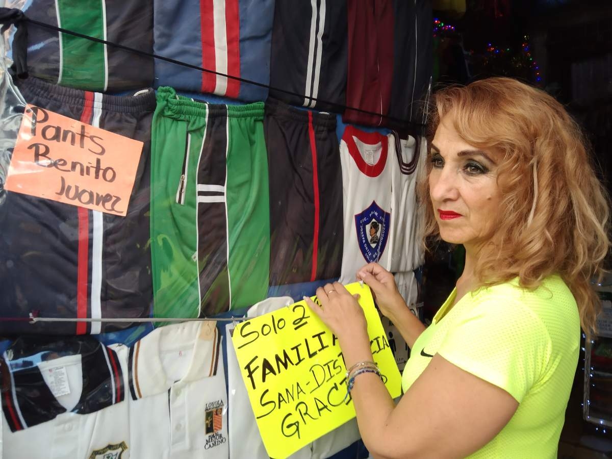 Las ventas de uniformes y otros productos, cada vez más escasas