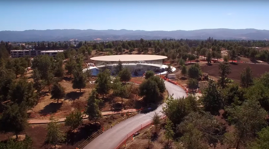 Un drone revela la apariencia del Teatro Steve Jobs, el nuevo auditorio principal de Apple