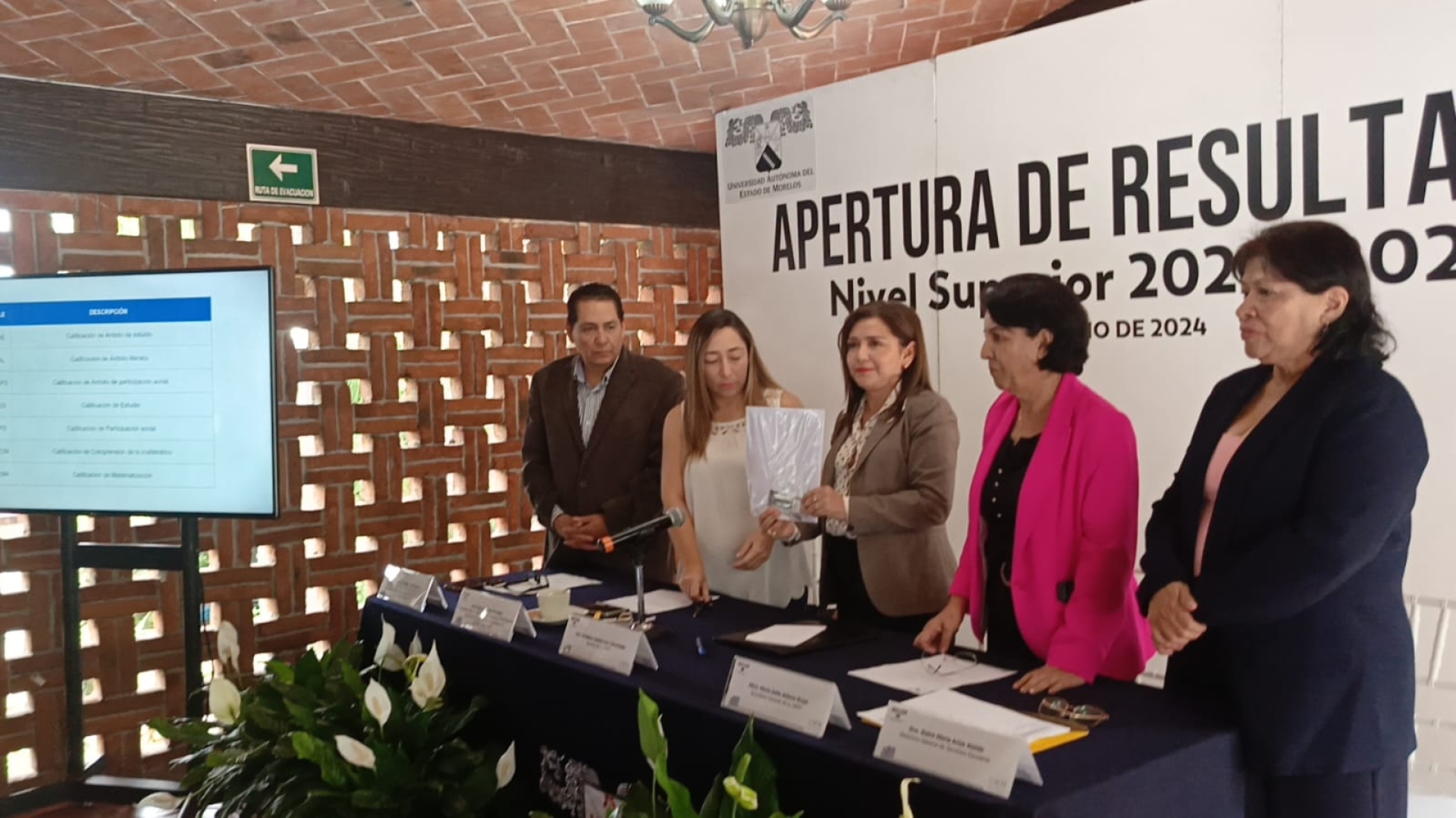 Realizan apertura de paquetes de resultados del examen de selección de nivel superior en la UAEM