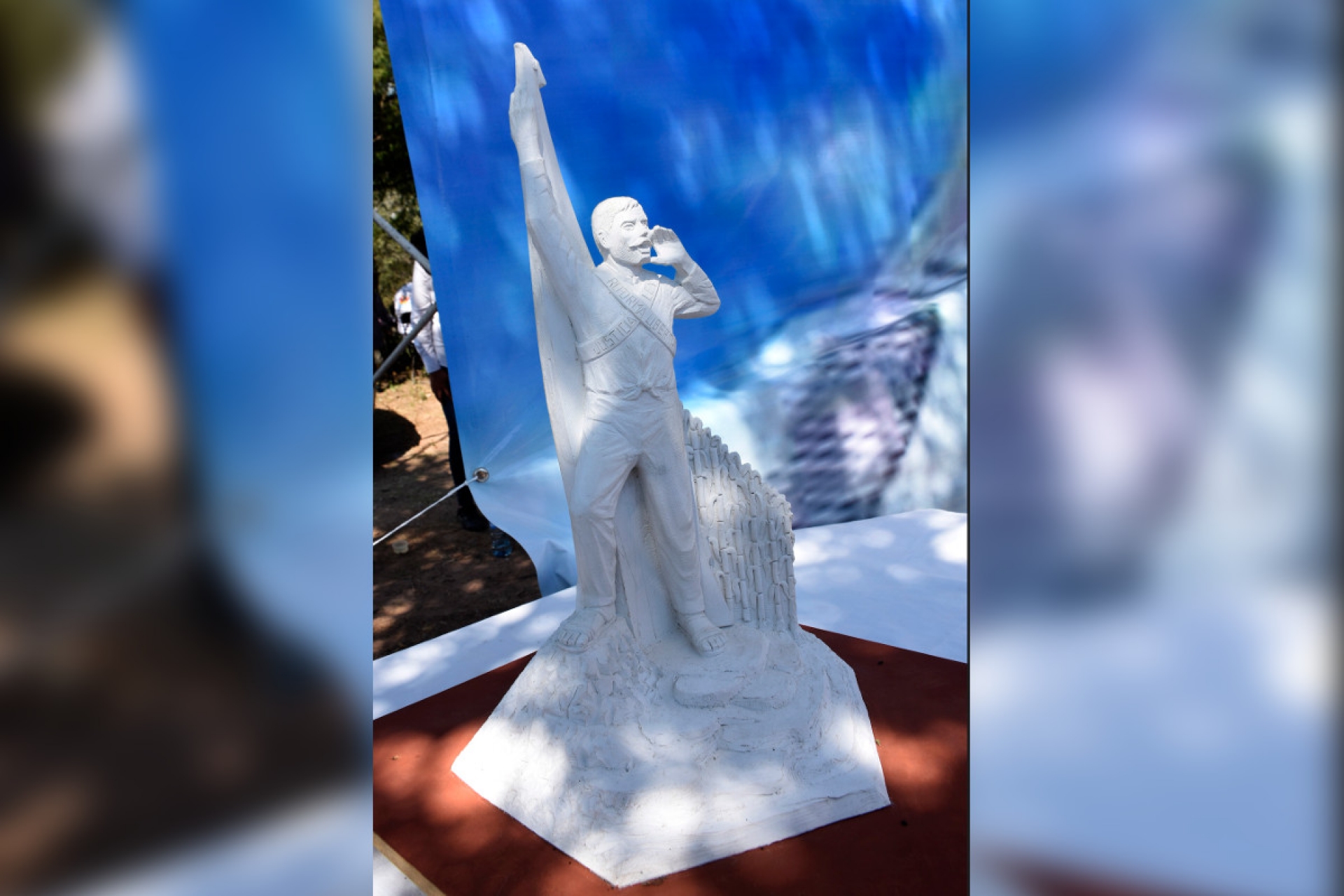 Se devela la primera piedra del monumento gigantesco a Zapata
