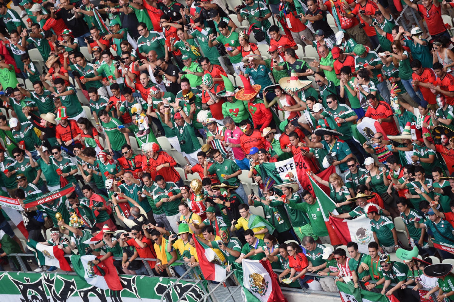 ¡Eeeeentrégateeeee, aún no te siento!:El nuevo grito de la afición mexicana