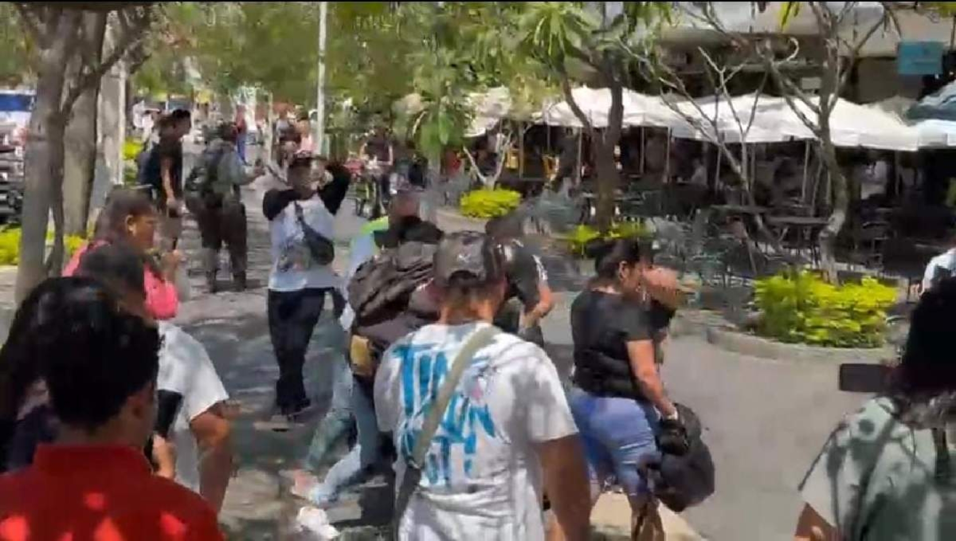 Golpean a dos mujeres acusadas de robo