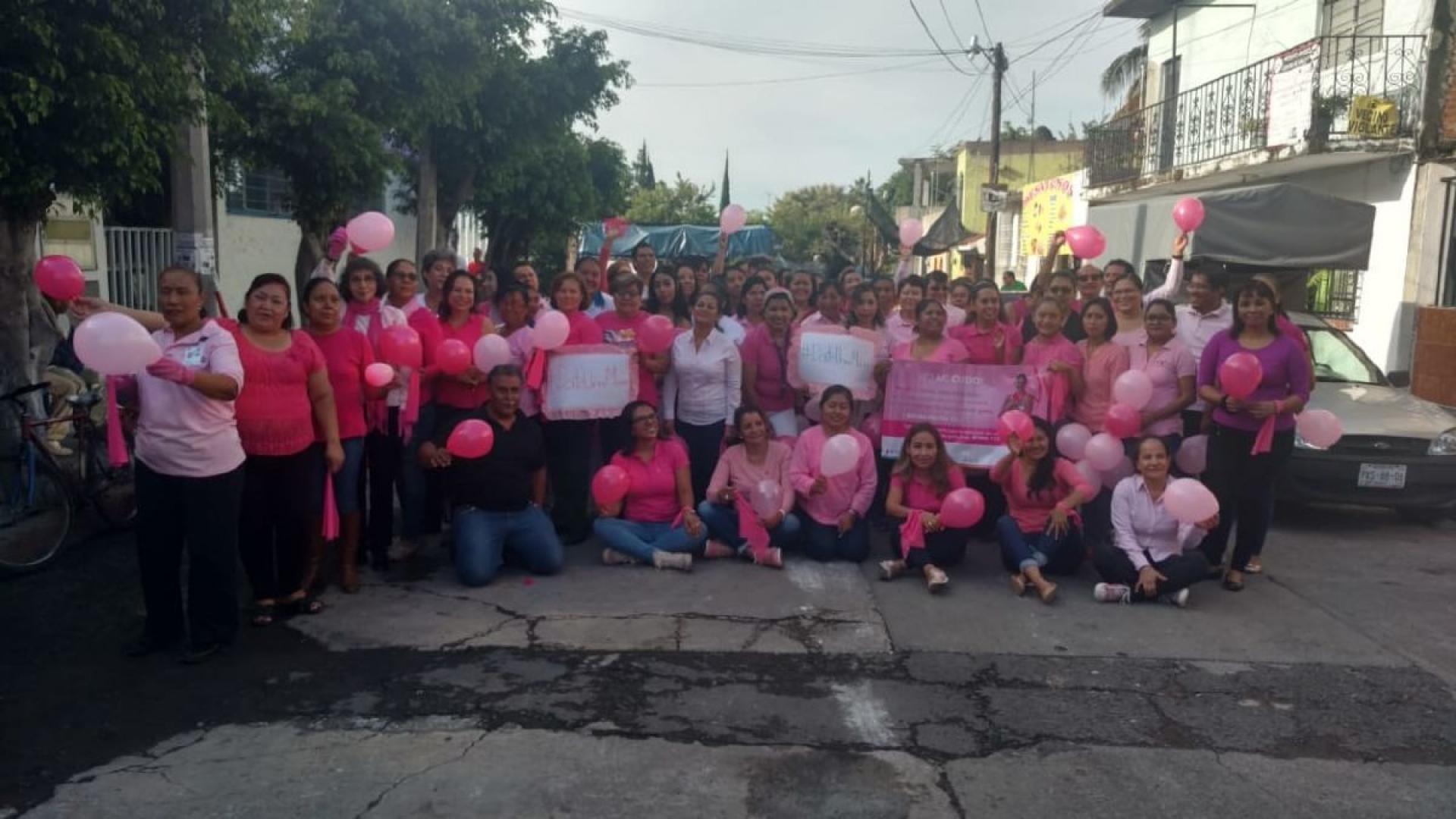 Impulsan campaña de sensibilización por el mes rosa
