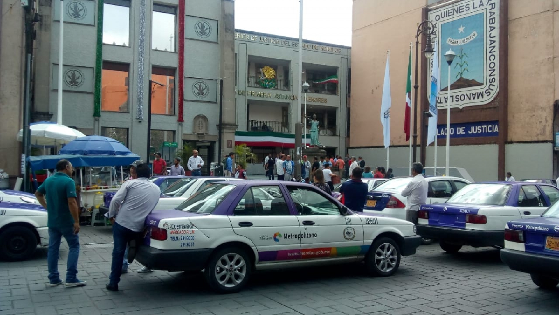 Protestan taxistas en el centro de Cuernavaca