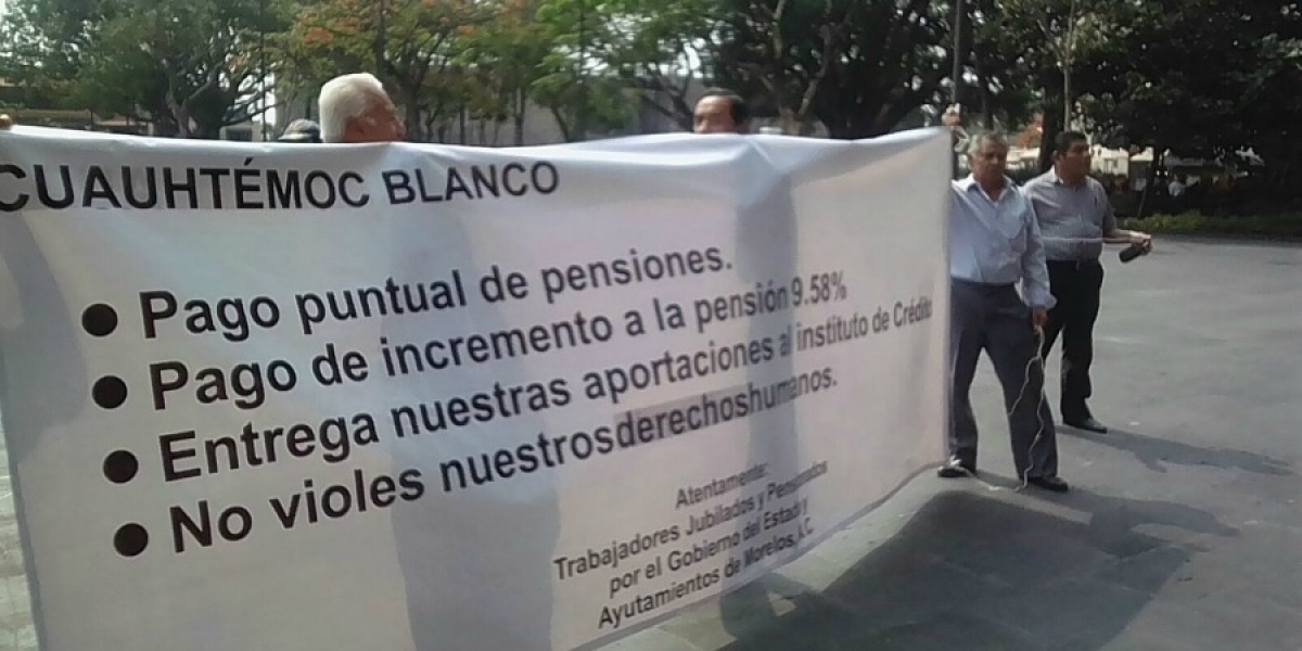 Se manifiestan jubilados y pensionados del Sapac; demandan intervención de la Secretaría del Trabajo
