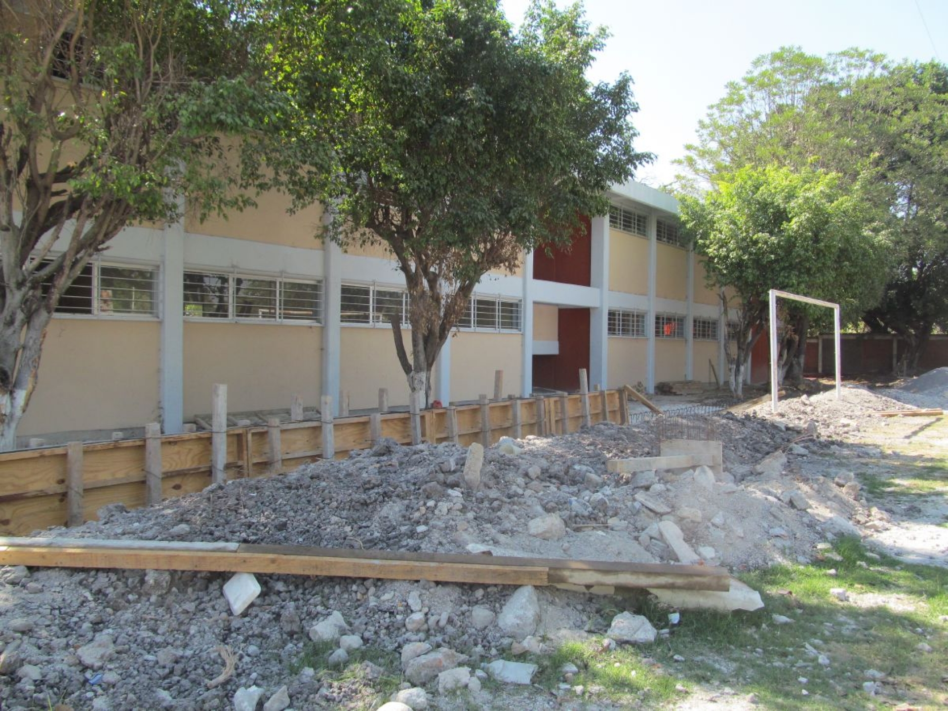 Se desesperan padres de familia y bloquean calles del centro de Jojutla