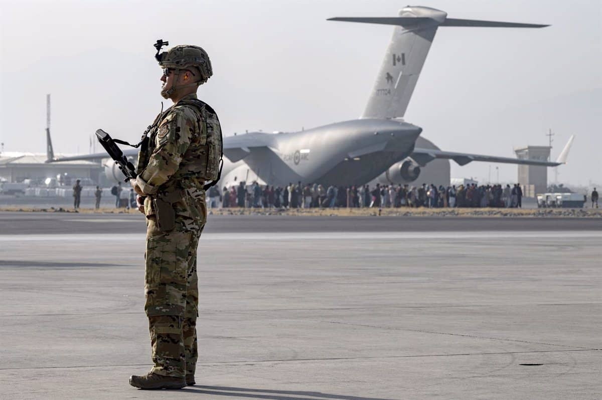 La Unión Europea aprueba mandato para negociar mayor cooperación militar con Estados Unidos
