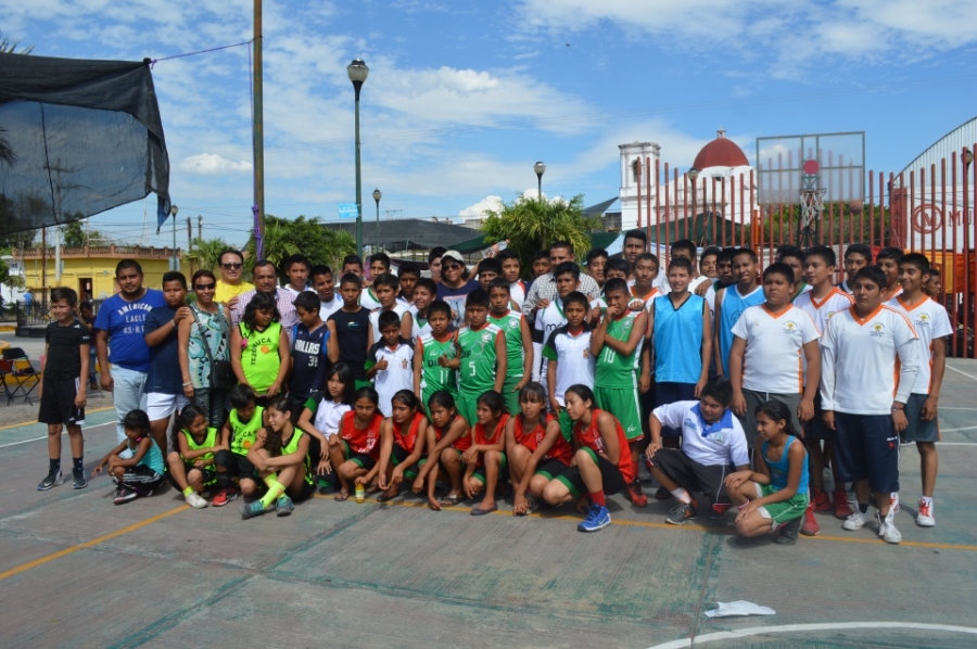 Visitan los niños Triquis Axochiapan