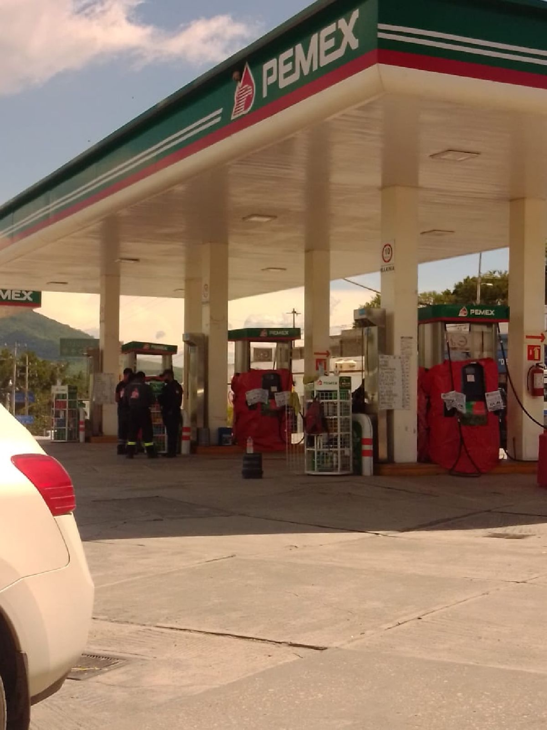 Clausuran gasolinera de Tlaltizapán por no pagar refrendo en cinco años