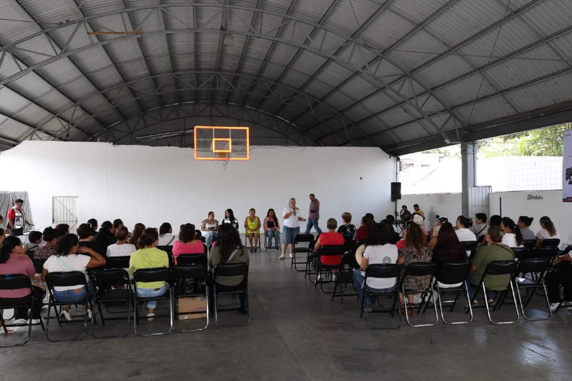 Realizan asamblea de mujeres contra la violencia