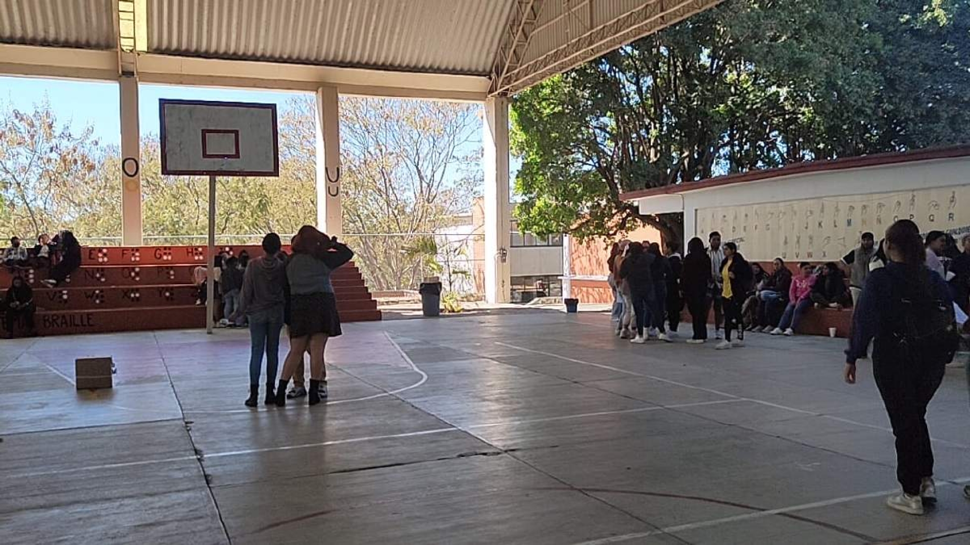 Estudiantes de la ENUFC toman el plantel en rechazo al nuevo director