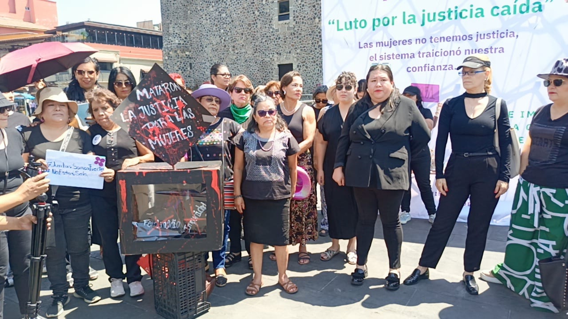 Con 'Luto por la justicia caída' protesta Observatorio de la Paridad, tras desecharse desafuero de Blanco Bravo